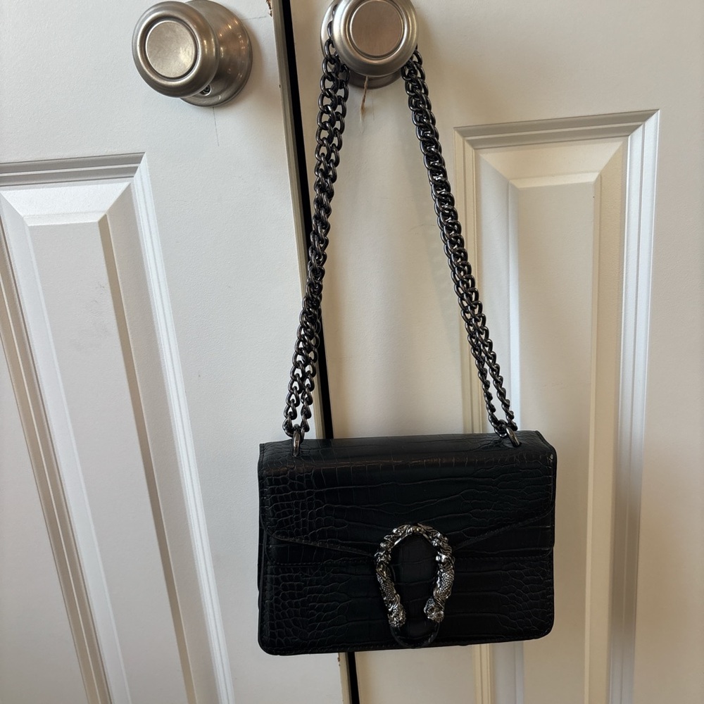 Elegant Black Croc-Embossed Shoulder Bag